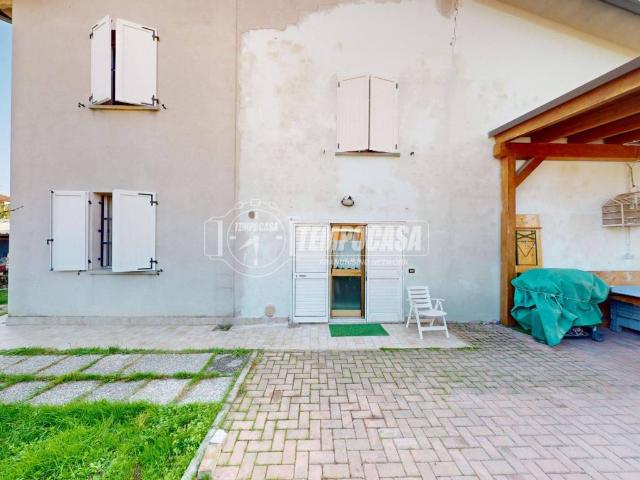 Villa Indipendente in vendita a Bassa Reggiana, Re