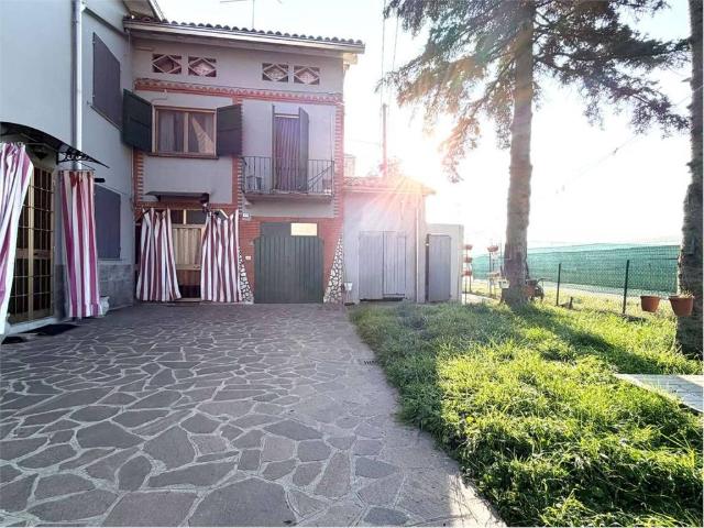 Villa Indipendente in vendita a Bassa Reggiana, Re