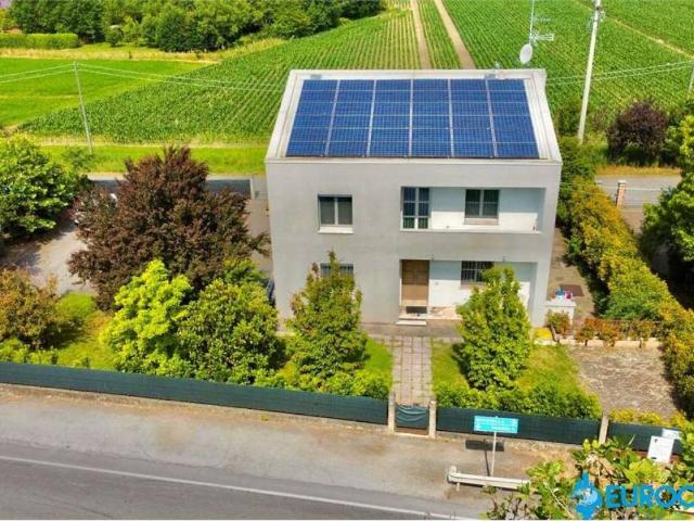 Villa Indipendente in vendita a Bassa Reggiana, Re