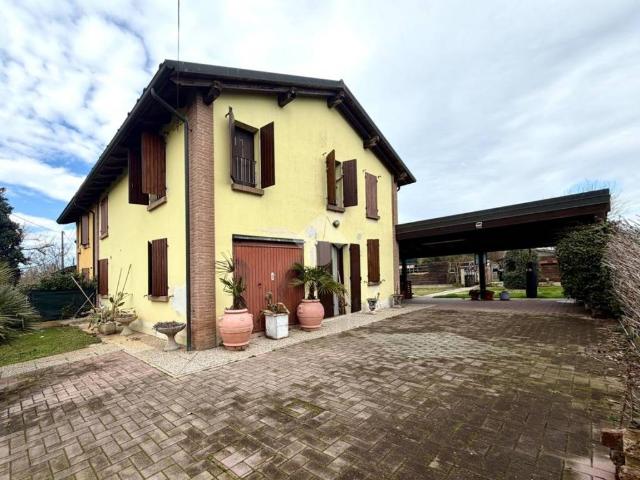 Villa Indipendente in vendita a Bassa Reggiana, Re