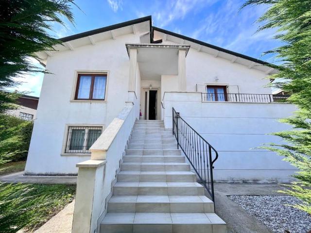 Villa Indipendente in vendita a Noventa Vicentina, Veneto