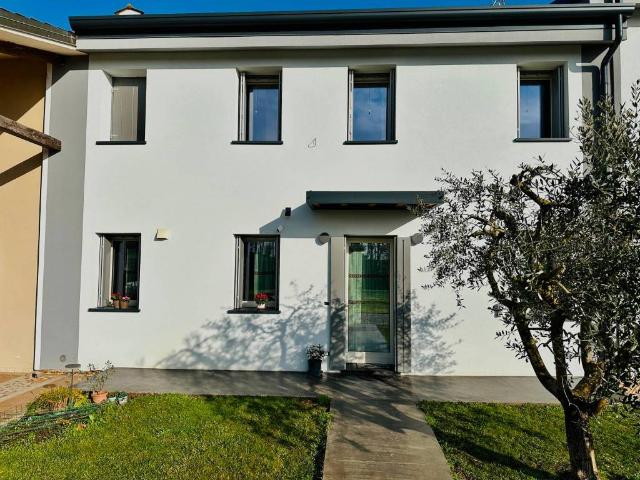 Villa Indipendente in vendita a Noventa Vicentina, Veneto