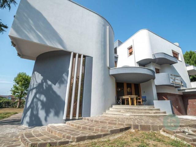 Villa Indipendente in vendita a Unione delle Terre d'Argine, Novi Di Modena