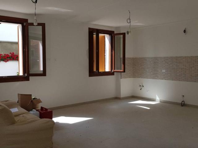 Villa Indipendente in vendita a Unione delle Terre d'Argine, Novi Di Modena