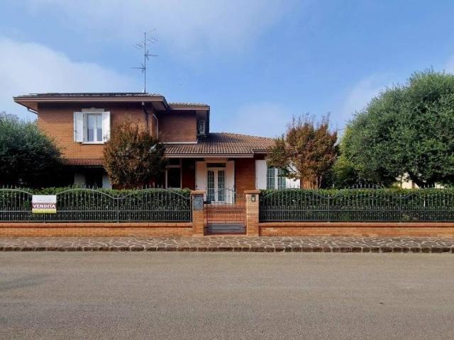 Villa Indipendente in vendita a Unione delle Terre d'Argine, Novi Di Modena