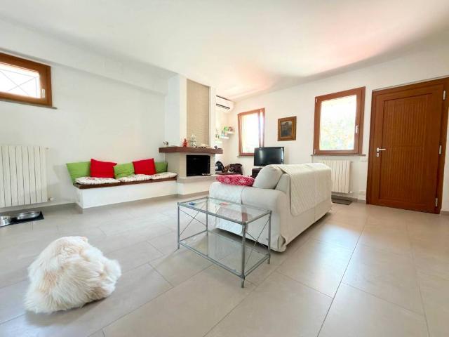 Villa Indipendente in vendita a Marche, Ancona