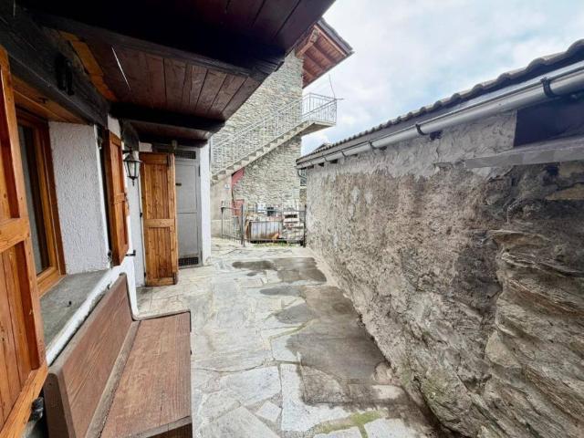 Villa Indipendente in vendita a Nus, Aosta