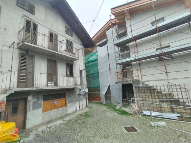 Villa Indipendente in vendita a Nus, Aosta