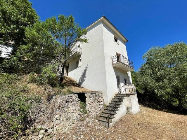 Villa Indipendente in vendita a Ofena, Abruzzo