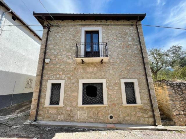 Villa Indipendente in vendita a Ofena, Abruzzo