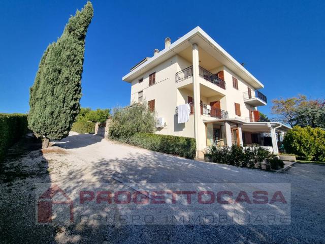 Villa Indipendente in vendita a San Barnaba, Marche
