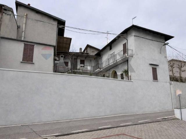 Villa Indipendente in vendita a Oggiona Con Santo Stefano, Lombardia