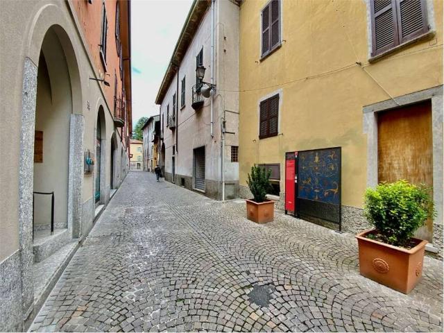 Villa Indipendente in vendita a Oggiono, Lombardia