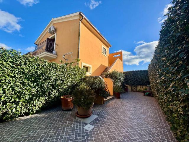 Villa Indipendente in vendita a San Pantaleo, Sardigna/Sardegna