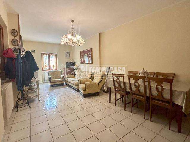 Villa Indipendente in vendita a Oleggio Castello, Novara