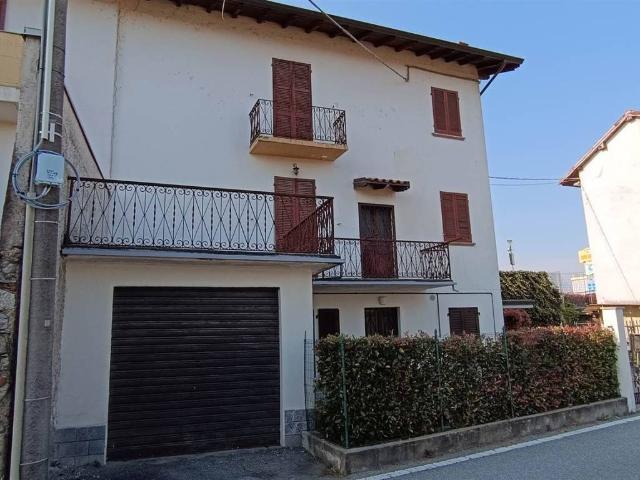 Villa Indipendente in vendita a Oleggio Castello, Novara