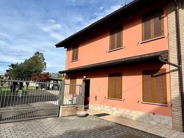Villa Indipendente in vendita a Cascina del Pè, Faloppio