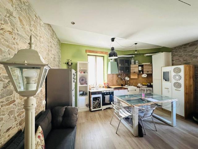 Villa Indipendente in vendita a Cascina del Pè, Faloppio