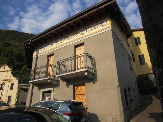 Villa Indipendente in vendita a Oliveto Lario, Lombardia