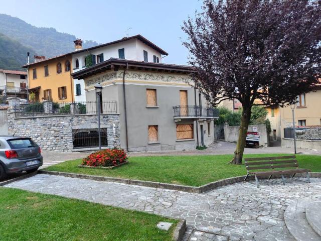 Villa Indipendente in vendita a Oliveto Lario, Lombardia