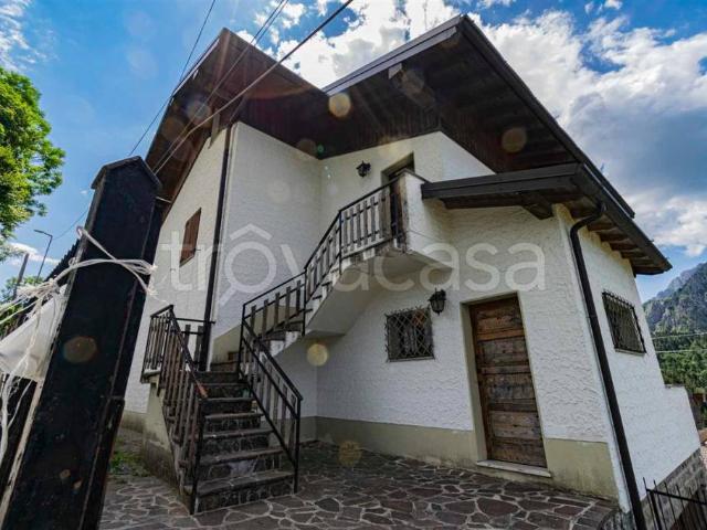 Villa Indipendente in vendita a Comunità Montana della Valle Brembana, Zambla Alta