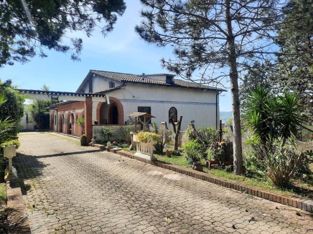 Villa Indipendente in vendita a Caldare, Orte