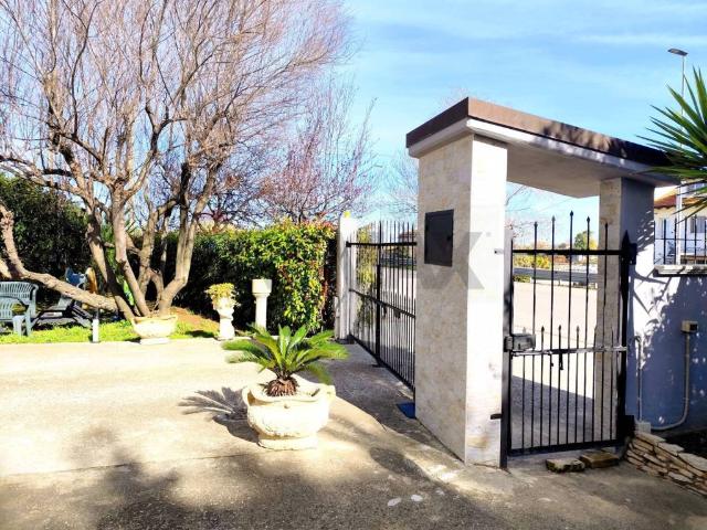 Villa Indipendente in vendita a Ortona, Abruzzo