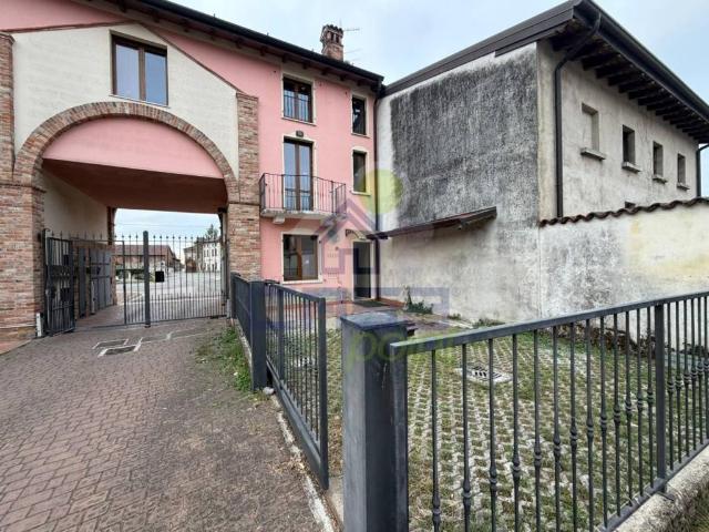 Villa Indipendente in vendita a Ovanengo, Orzinuovi