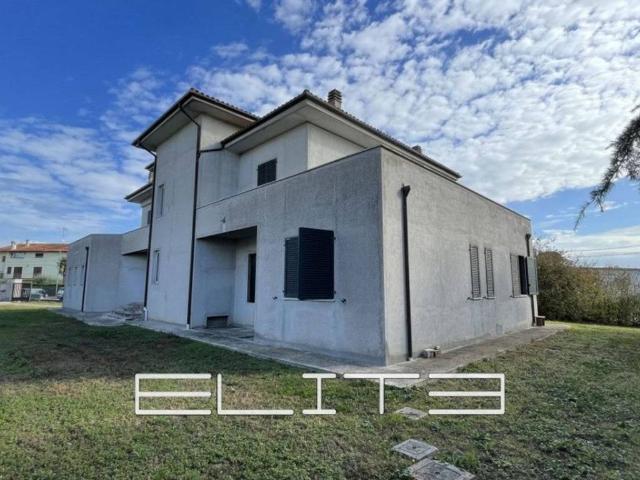 Villa Indipendente in vendita a San Biagio, Marche