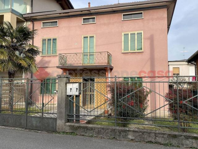 Villa Indipendente in vendita a Osio Sotto, Lombardia