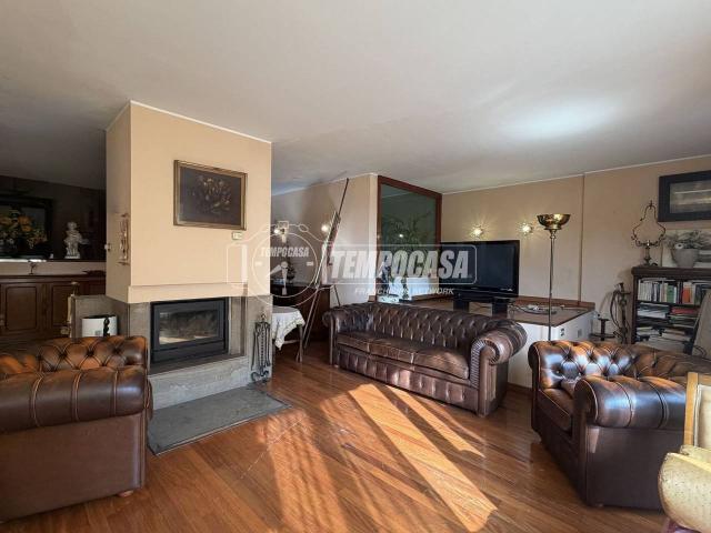 Villa Indipendente in vendita a Osnago, Lombardia