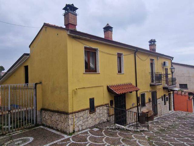 Villa Indipendente in vendita a Ospedaletto D'alpinolo, Campania