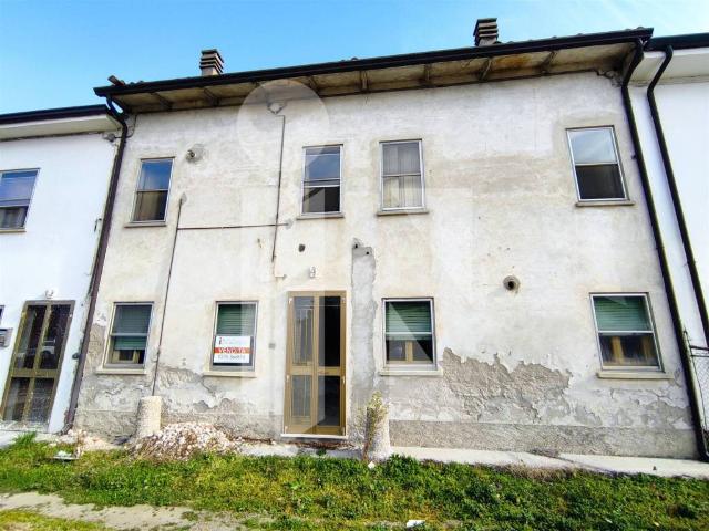 Villa Indipendente in vendita a Ostiglia, Lombardia