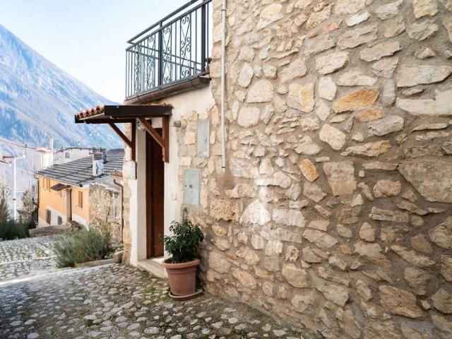 Villa Indipendente in vendita a Ovindoli, Abruzzo