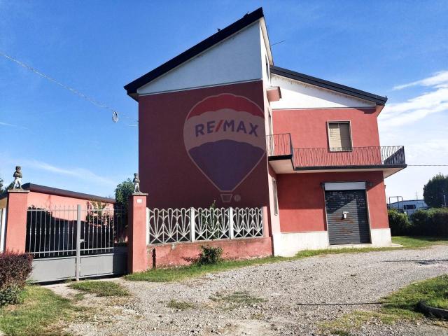 Villa Indipendente in vendita a Ozzero, Lombardia