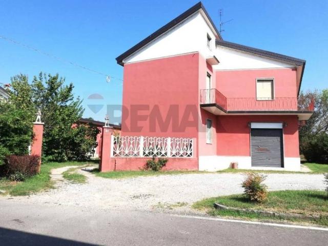 Villa Indipendente in vendita a Ozzero, Lombardia