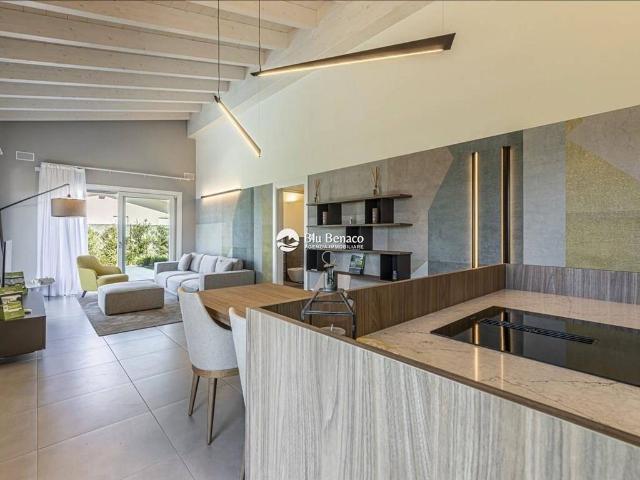 Villa Indipendente in vendita a Padenghe Sul Garda, Lombardia
