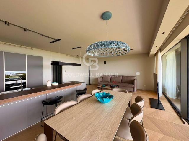 Villa Indipendente in vendita a Padenghe Sul Garda, Lombardia