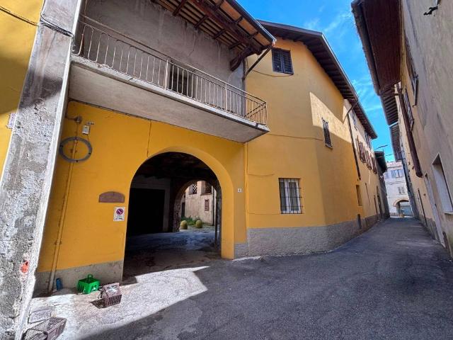 Villa Indipendente in vendita a Paderno D'adda, Lombardia