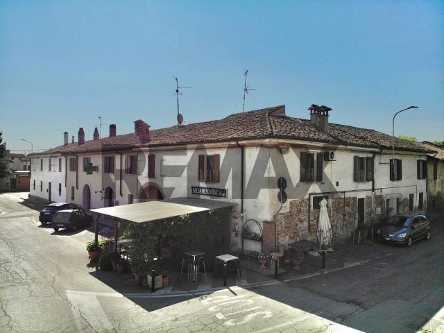 Villa Indipendente in vendita a Paderno Ponchielli, Lombardia
