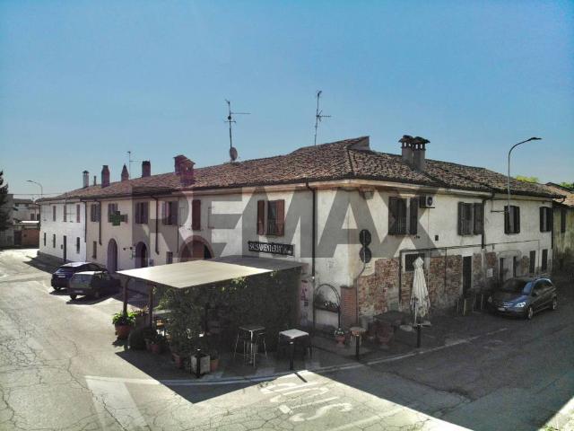 Villa Indipendente in vendita a Paderno Ponchielli, Lombardia