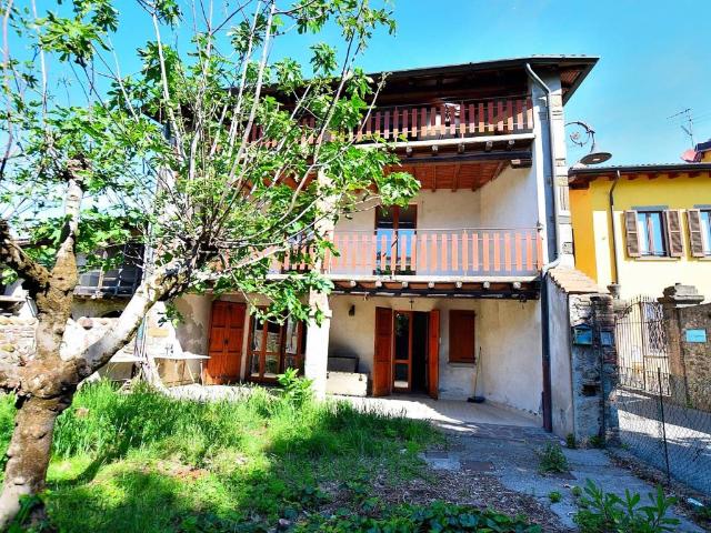 Villa Indipendente in vendita a Paladina, Lombardia