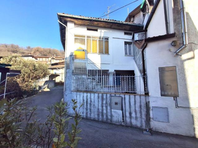 Villa Indipendente in vendita a Brocchione, Palazzago