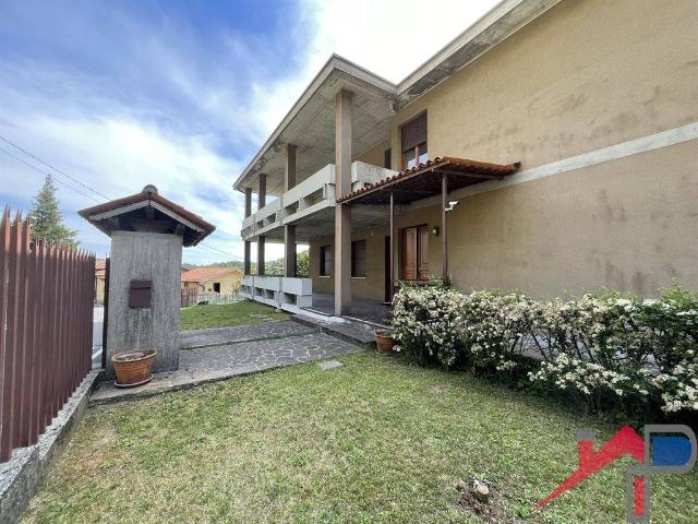 Villa Indipendente in vendita a Brocchione, Palazzago