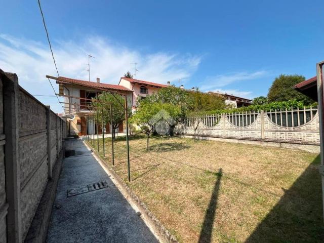 Villa Indipendente in vendita a Palazzolo Vercellese, Vercelli