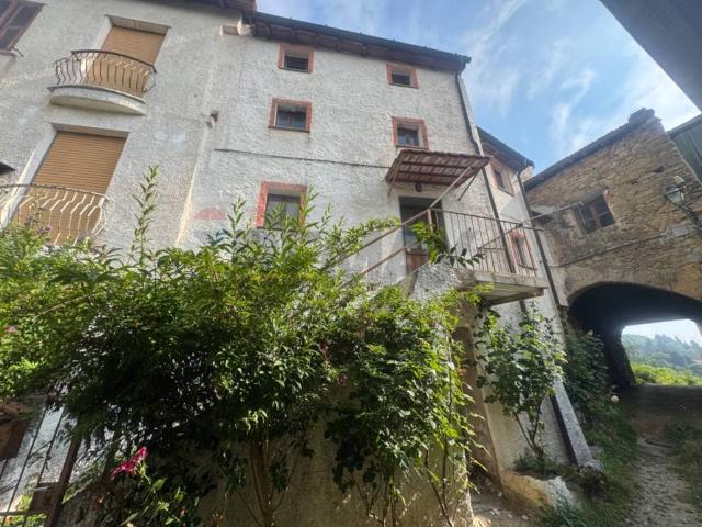 Villa Indipendente in vendita a Pallare, Liguria