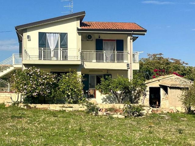 Villa Indipendente in vendita a Palma Di Montechiaro, Sicilia