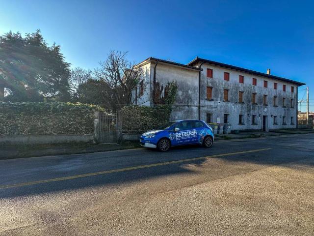 Villa Indipendente in vendita a Palmanova, Friuli-Venezia Giulia