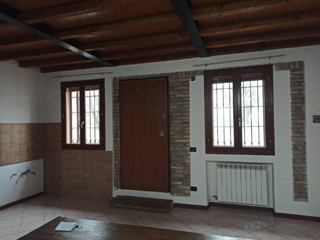 Villa Indipendente in vendita a Lubiana, Sorbolo