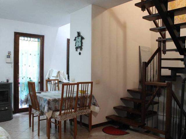 Villa Indipendente in vendita a Lubiana, Sorbolo